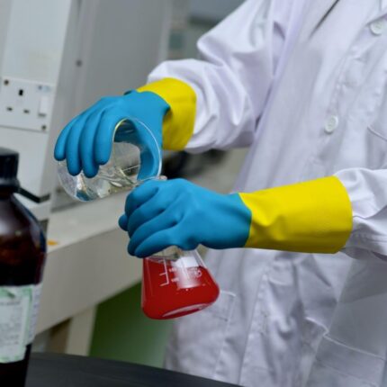 Chemical Protection Gloves from Securrise Solution. Heavy-duty industrial gloves designed for resistance to oil, solvents, and selected workplace chemicals.